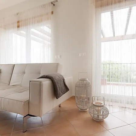 Apartment T2 *